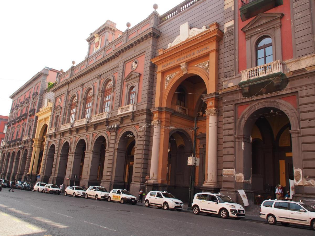 Bella Vita Rooms Napoli Bagian luar foto